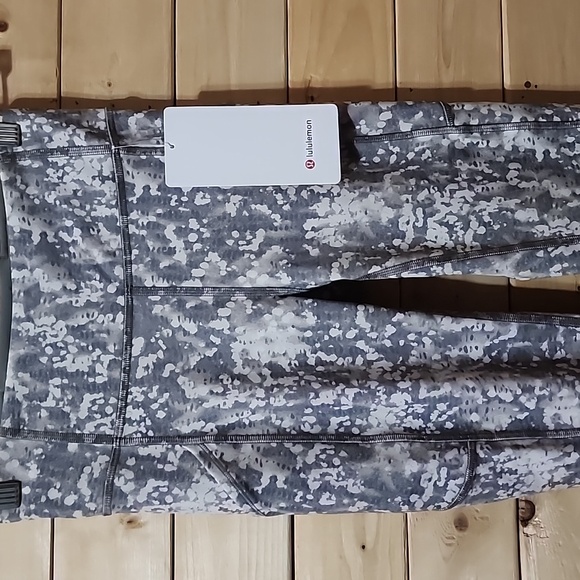 Lululemon High Rise Invigorate  NWT  Tights Leggings Size 4 - Picture 3 of 7